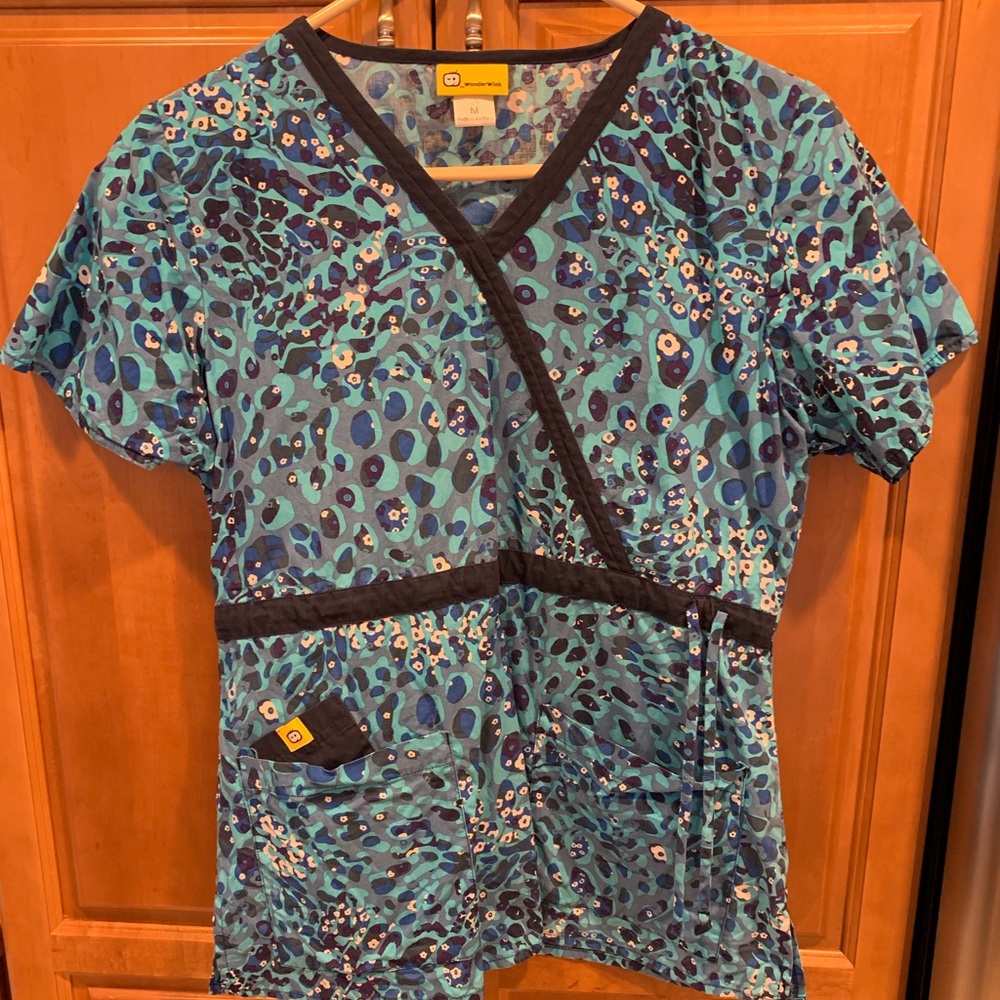Women’s scrub top
